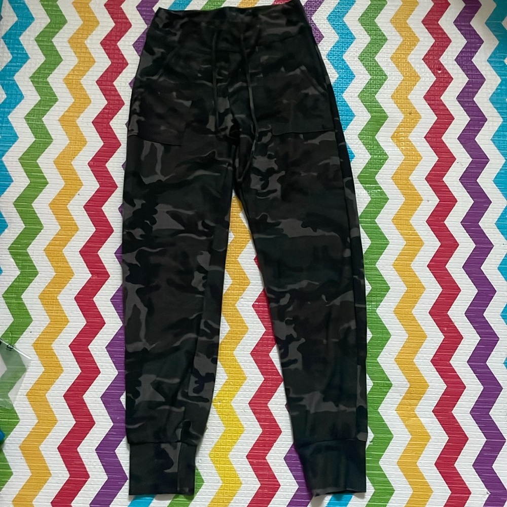 Agnes and Dora joggers